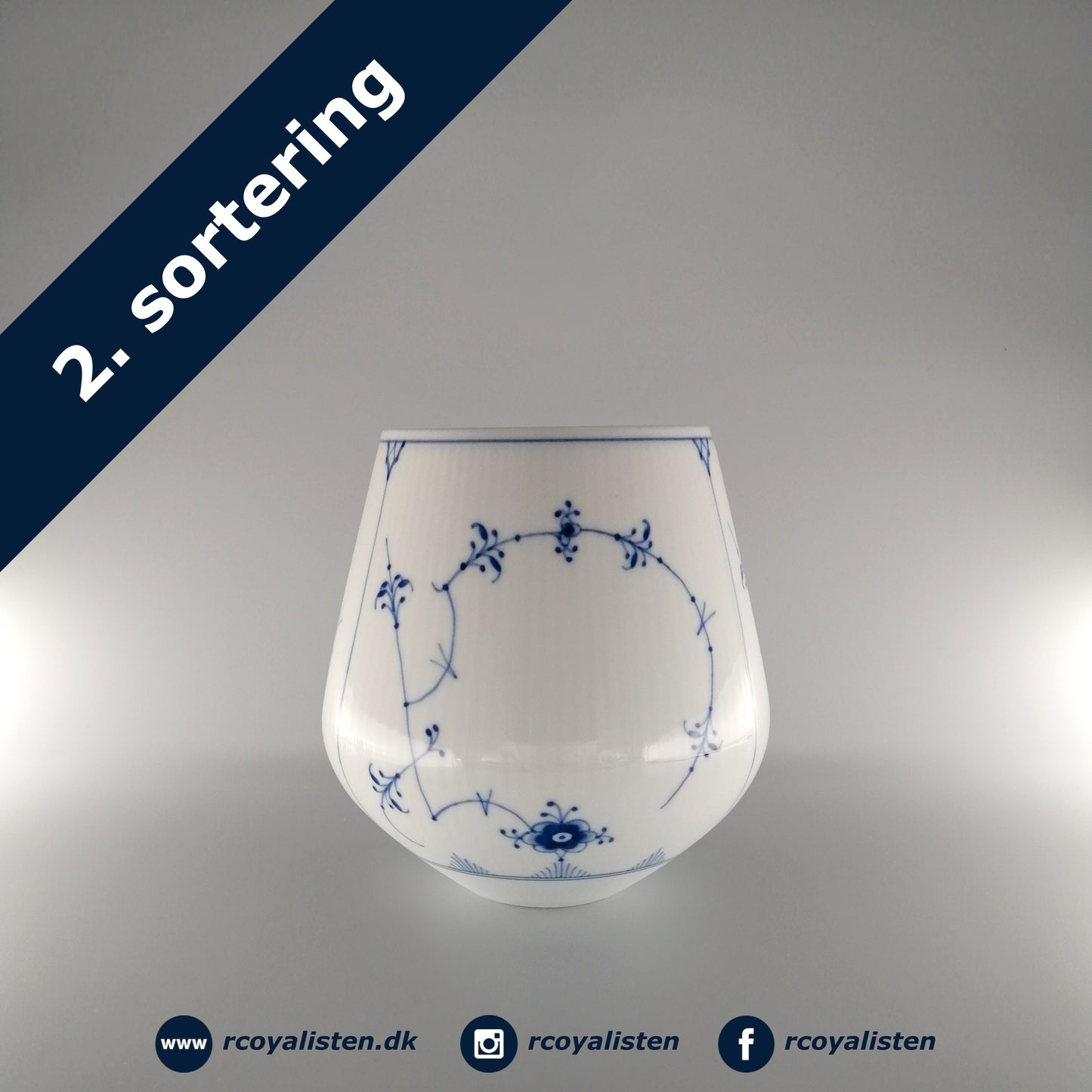 Blue Fluted Plain Vase (15 cm / 150 cl)