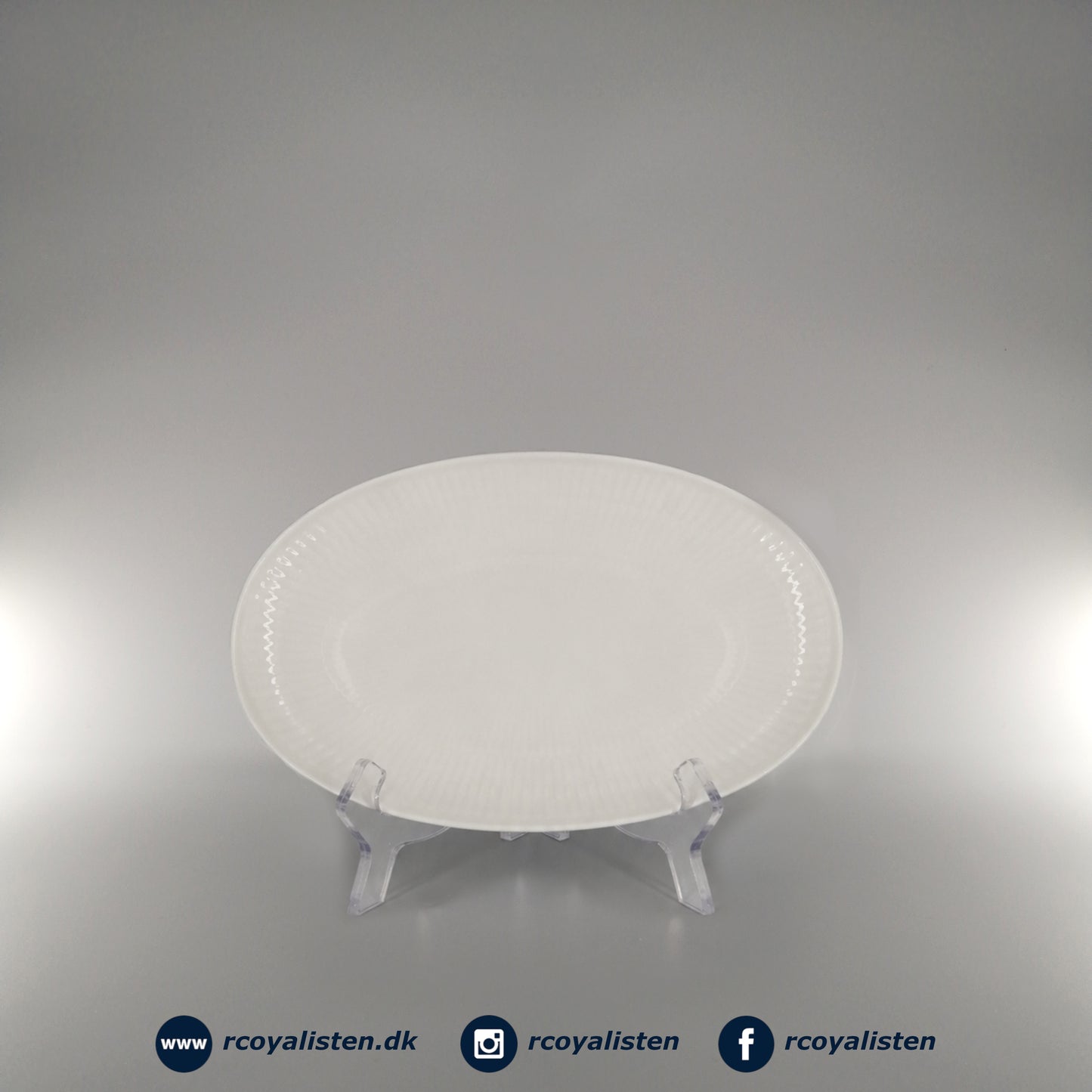 Hvid Riflet Asiet (23 cm)