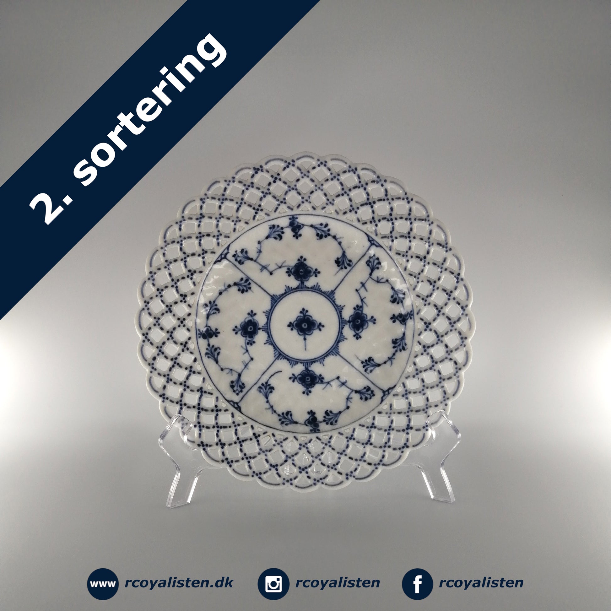 Royal Copenhagen Musselmalet Helblonde Tallerken med Gennemskåret Bort (21 cm) - RCoyalisten.dk