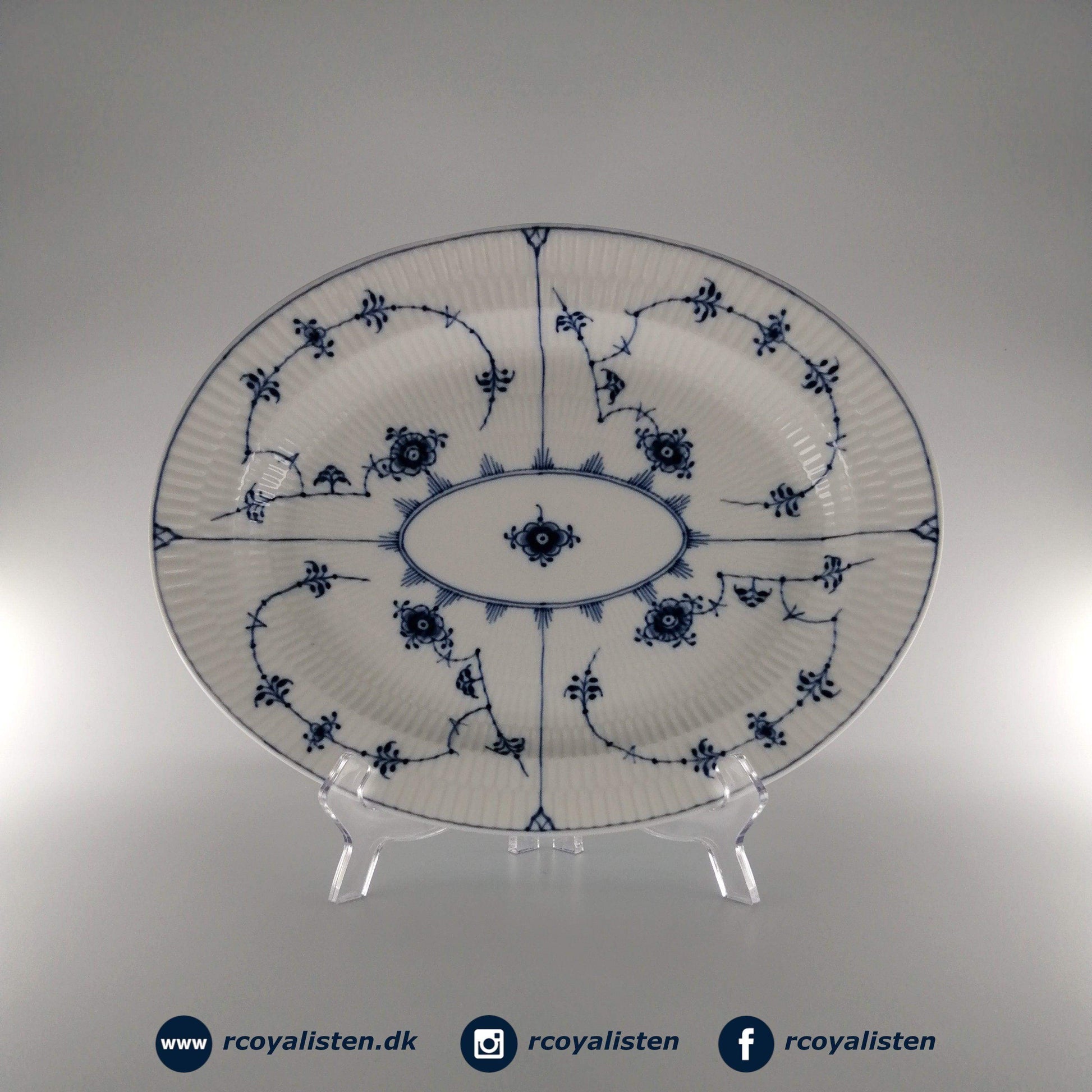 Royal Copenhagen Musselmalet Riflet Fad (30,5 cm) - RCoyalisten.dk