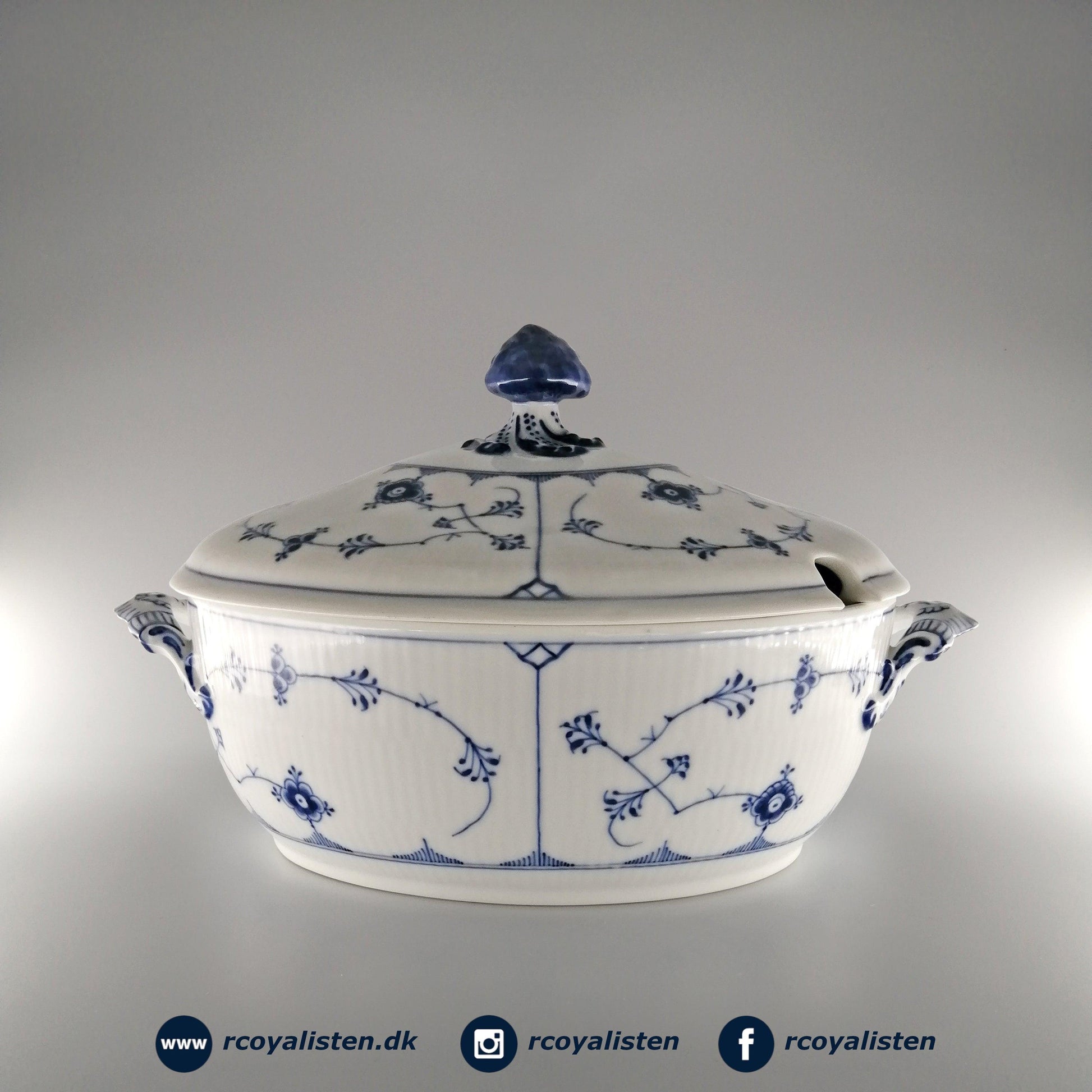 Royal Copenhagen Musselmalet Riflet Terrin (200 cl) - RCoyalisten.dk