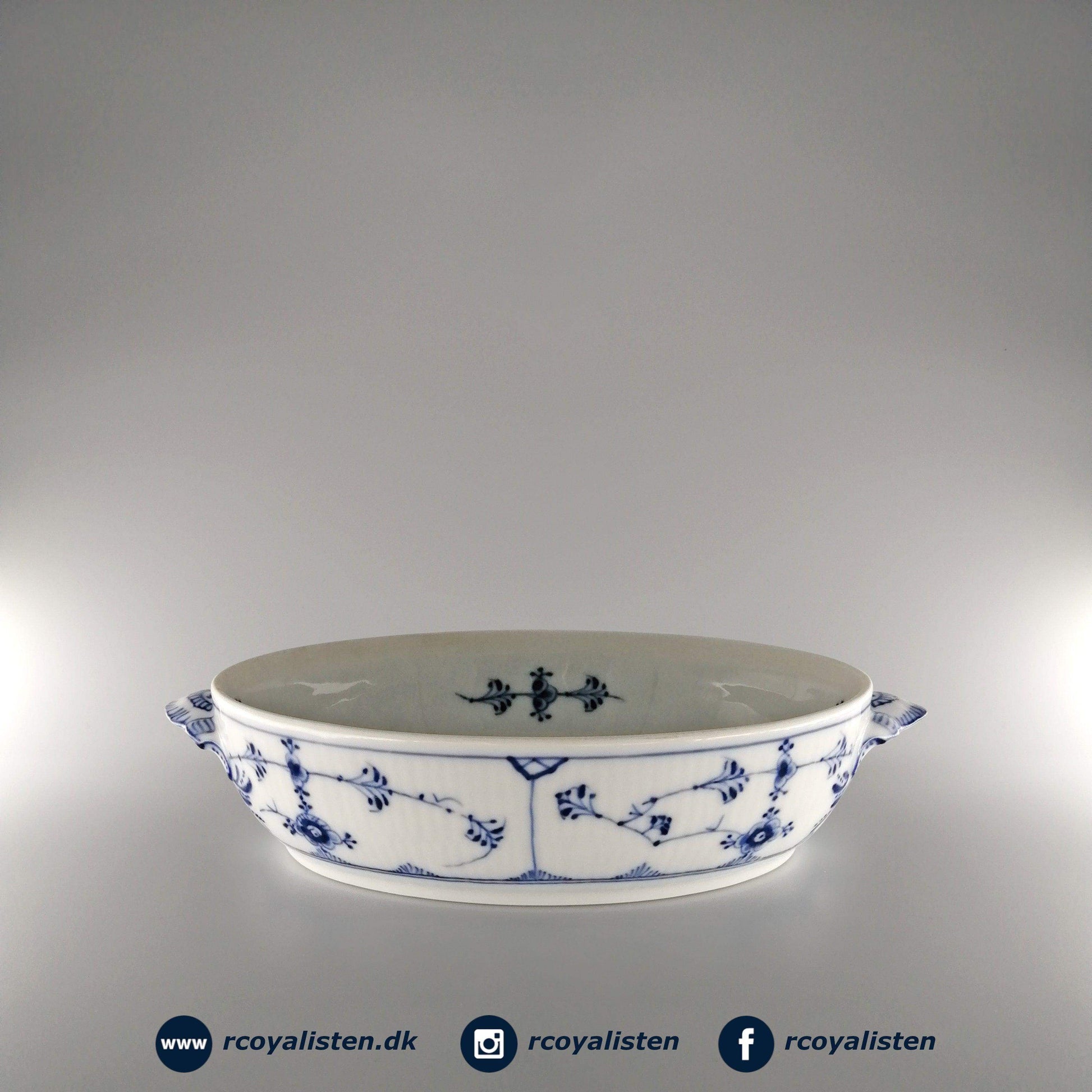 Royal Copenhagen Musselmalet Riflet Lågfad uden Låg (28 cm) - RCoyalisten.dk