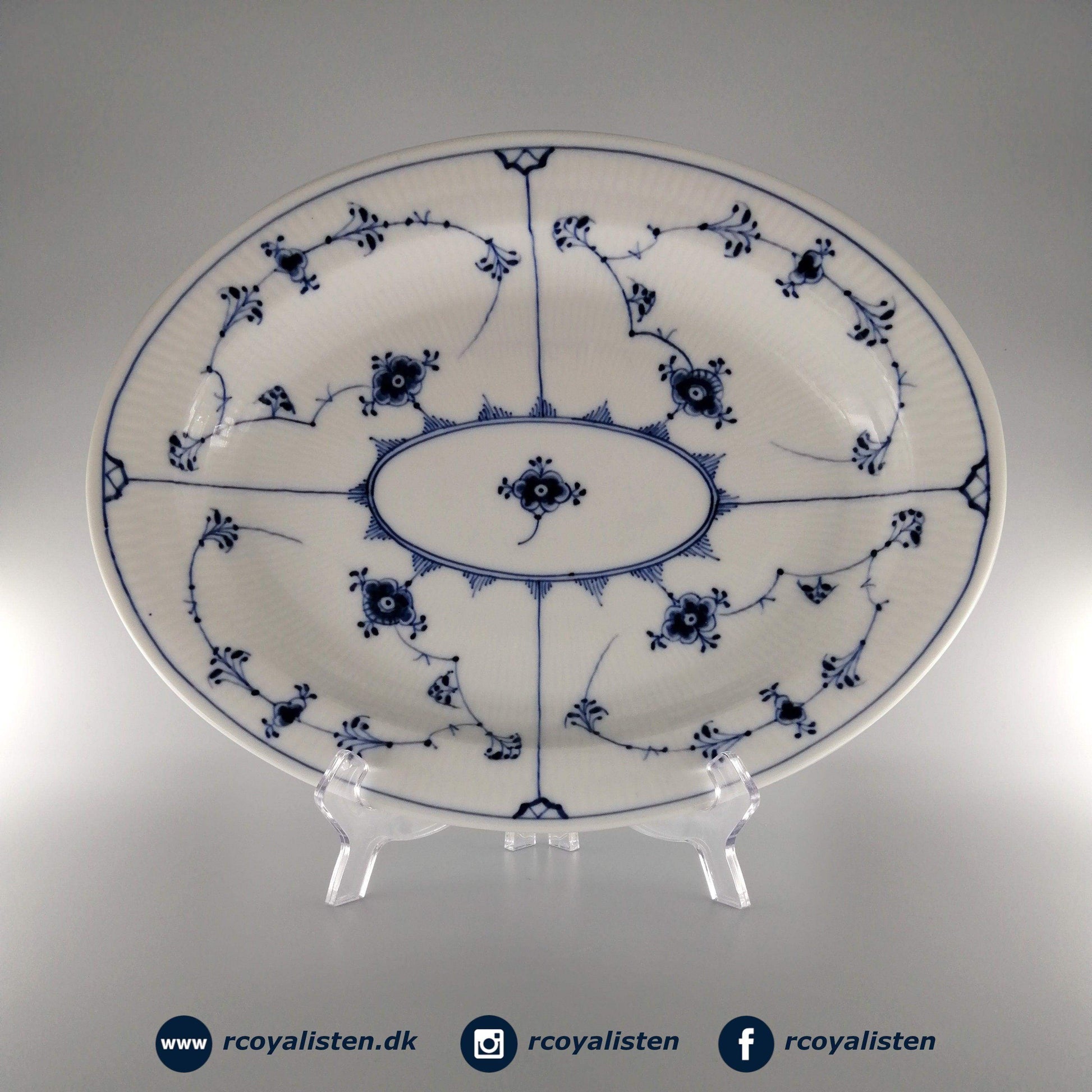 Royal Copenhagen Musselmalet Riflet Ovalt Fad (34 cm) - RCoyalisten.dk