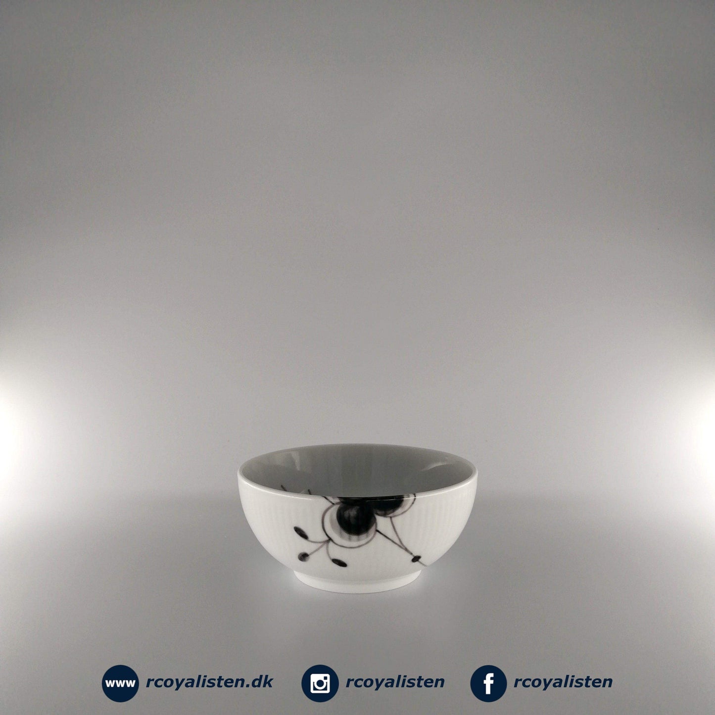Royal Copenhagen Sort Mega Riflet Skål (13 cm) - RCoyalisten.dk