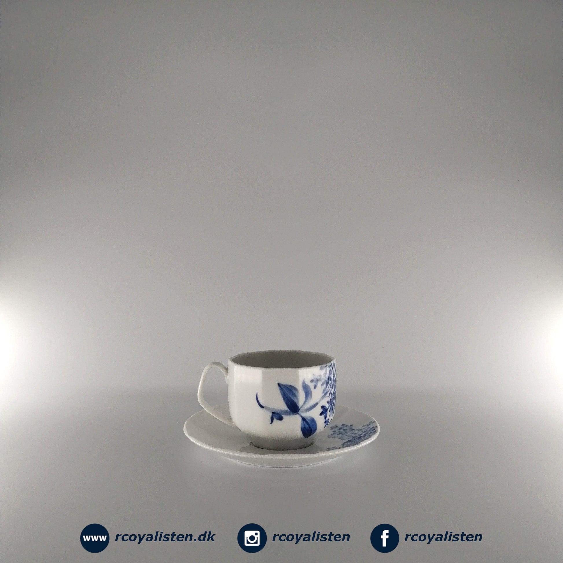Royal Copenhagen Blomst Kop med Underkop (22 cl) - Syren - RCoyalisten.dk