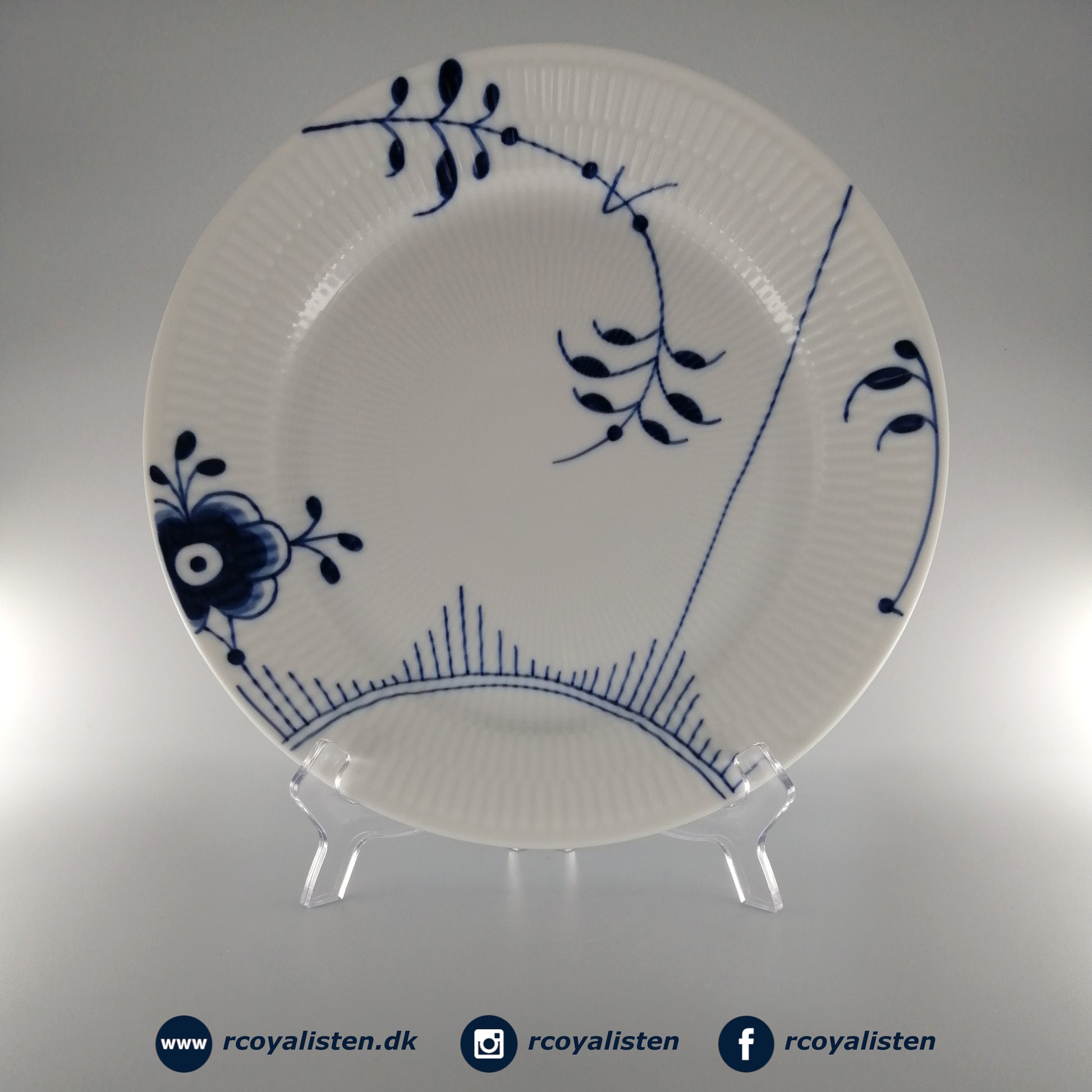 Royal Copenhagen Blå Mega Riflet Tallerken #2 (27 cm) - RCoyalisten.dk