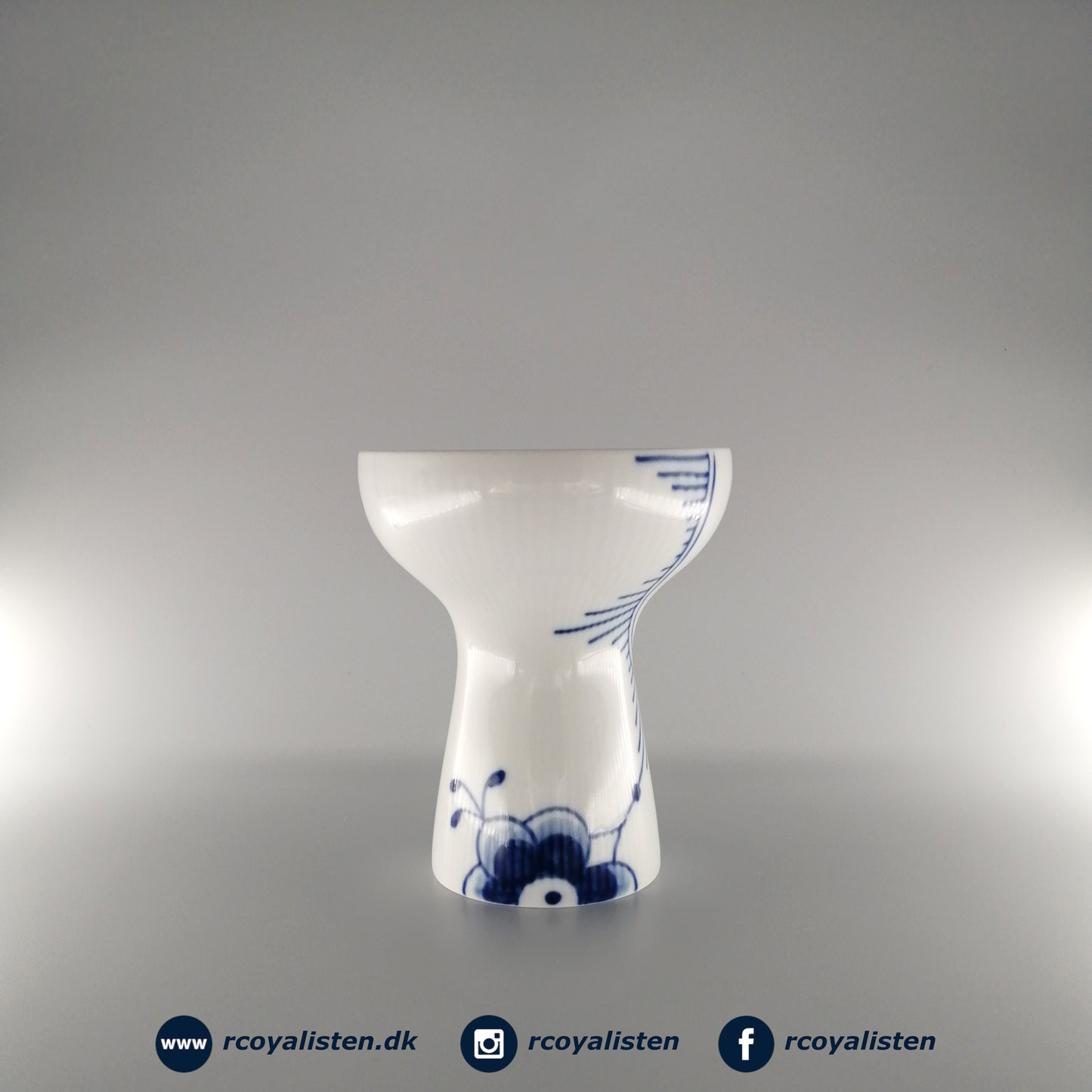 Royal Copenhagen Blå Mega Riflet Vase (15 cm) - RCoyalisten.dk
