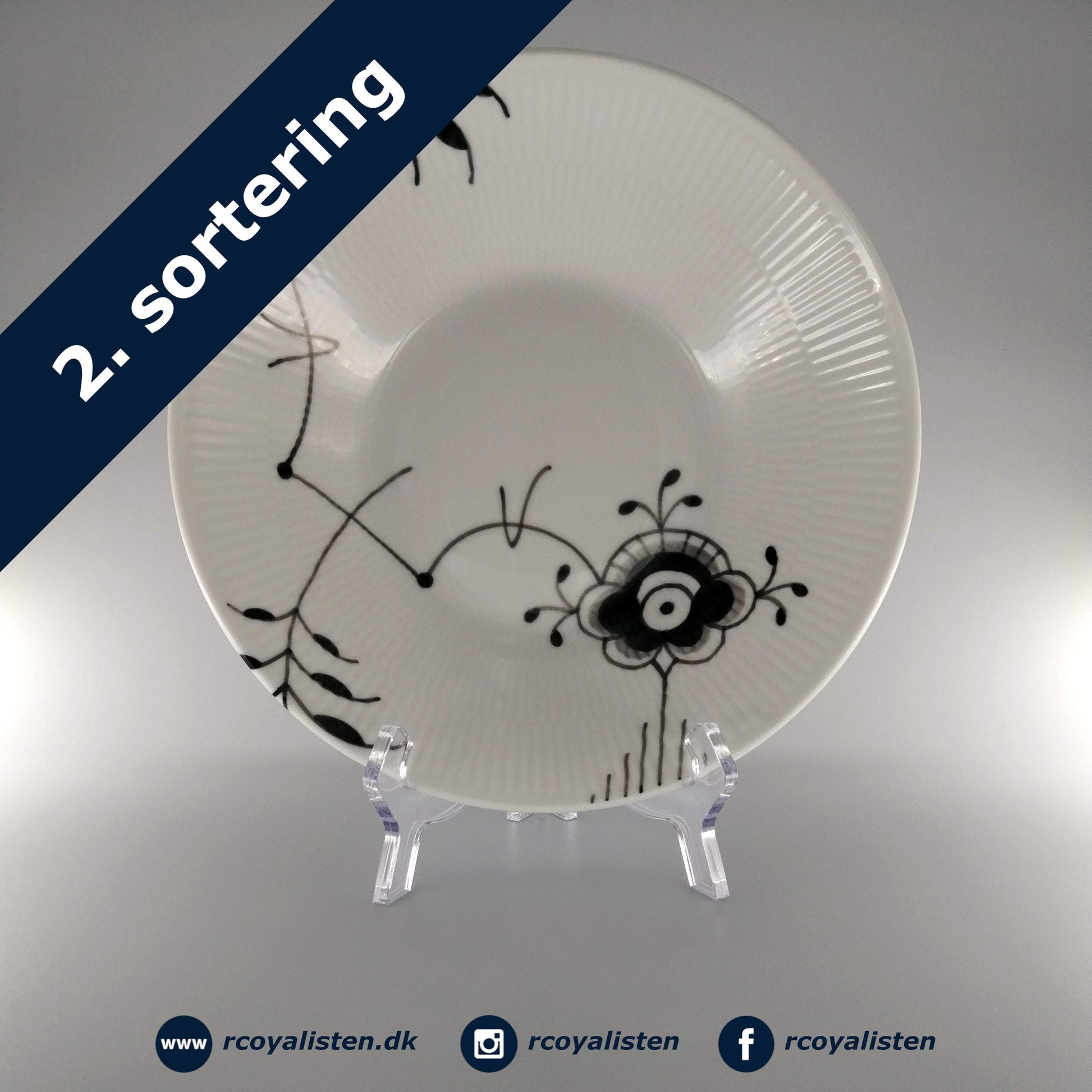 Royal Copenhagen Sort Mega Riflet Dyb Tallerken #6 (24 cm) - RCoyalisten.dk