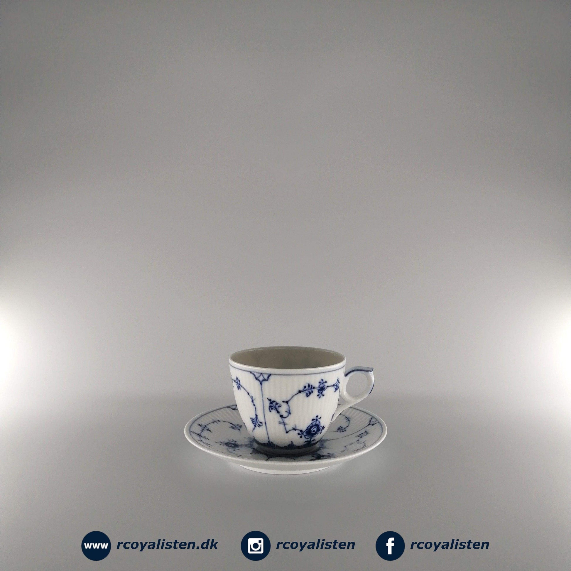 Royal Copenhagen Musselmalet Riflet Kaffekop med Underkop (16 cl) - RCoyalisten.dk