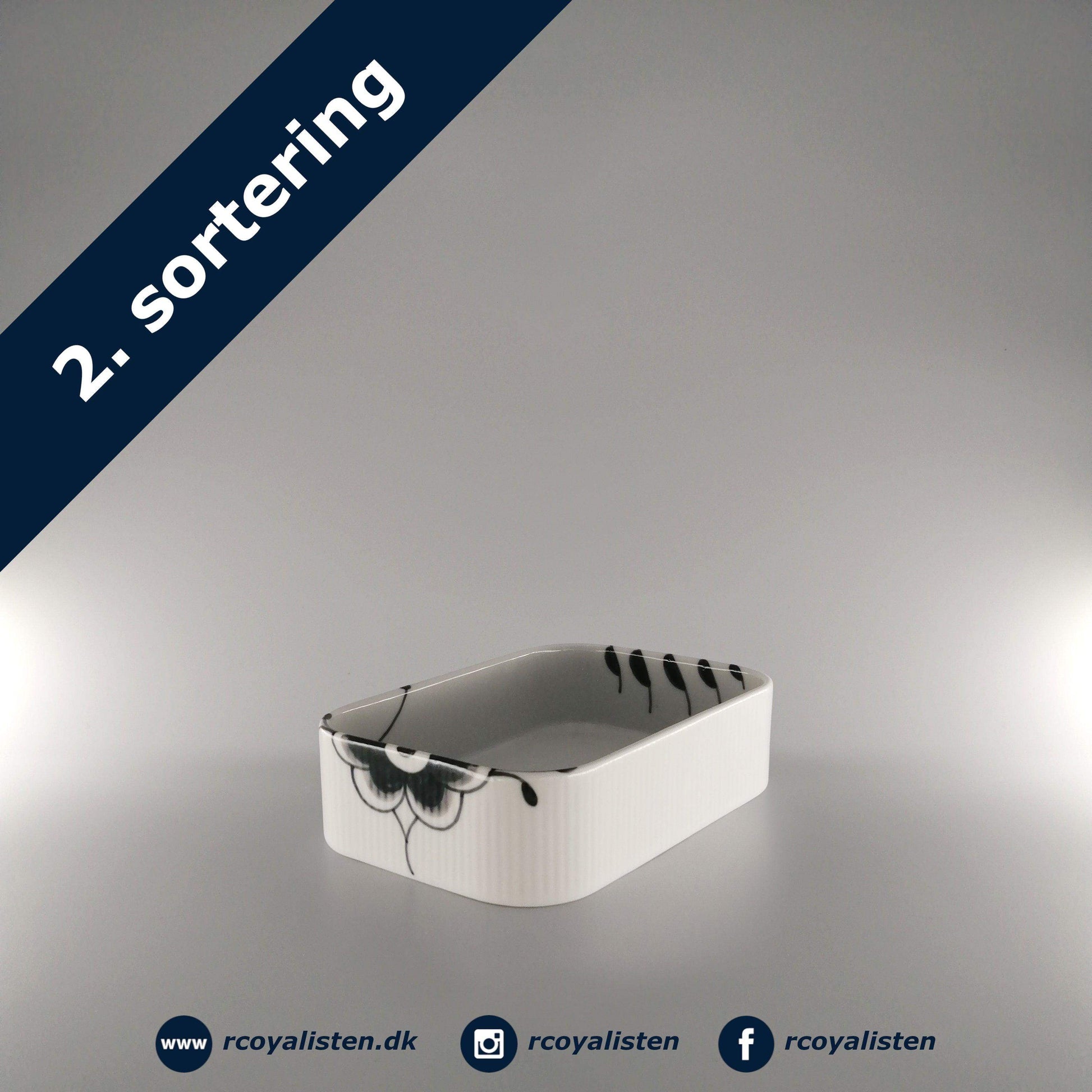 Royal Copenhagen Sort Mega Riflet Krydderifad (16 x 11 cm) - RCoyalisten.dk