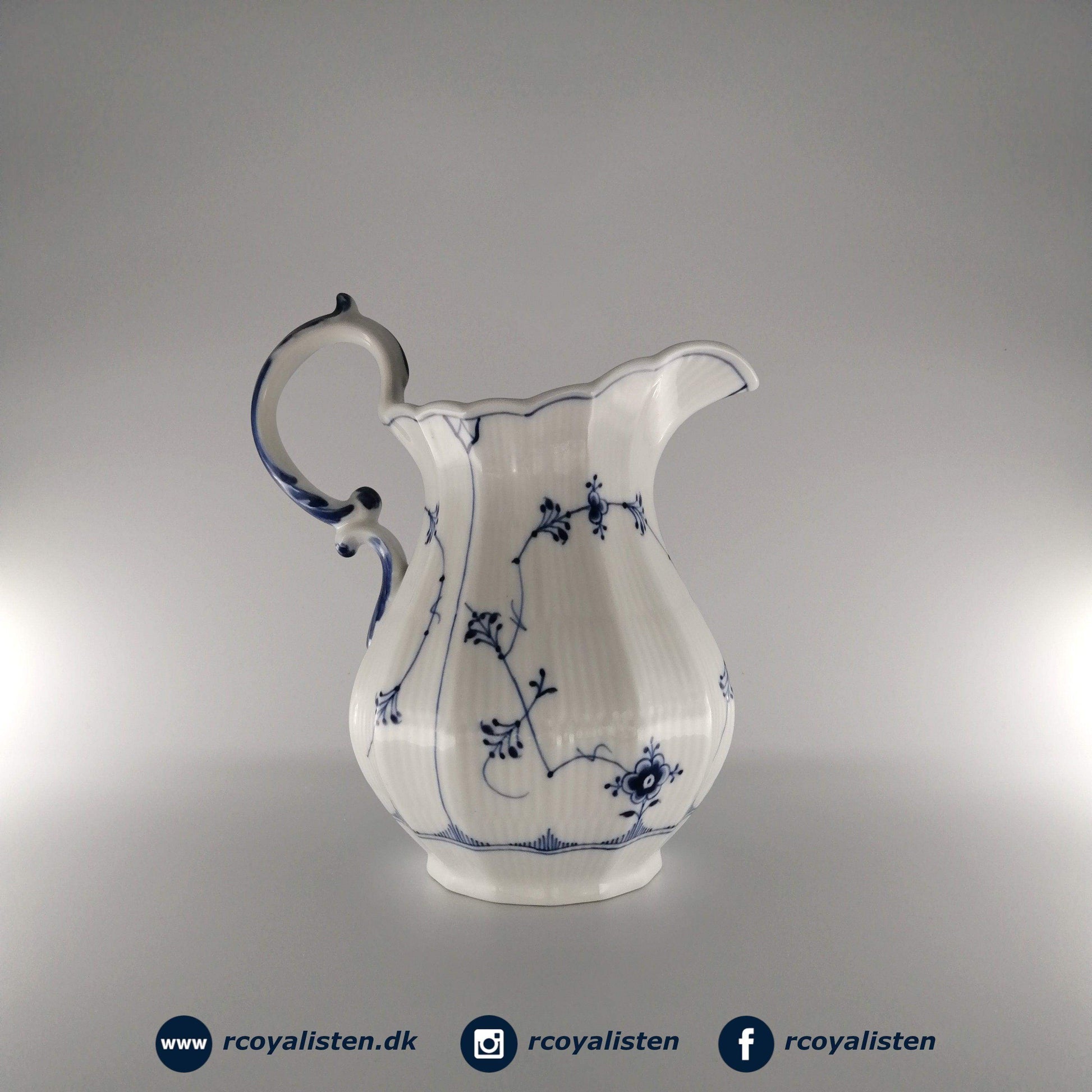 Royal Copenhagen Musselmalet Riflet Kande (21,5 cm) - RCoyalisten.dk
