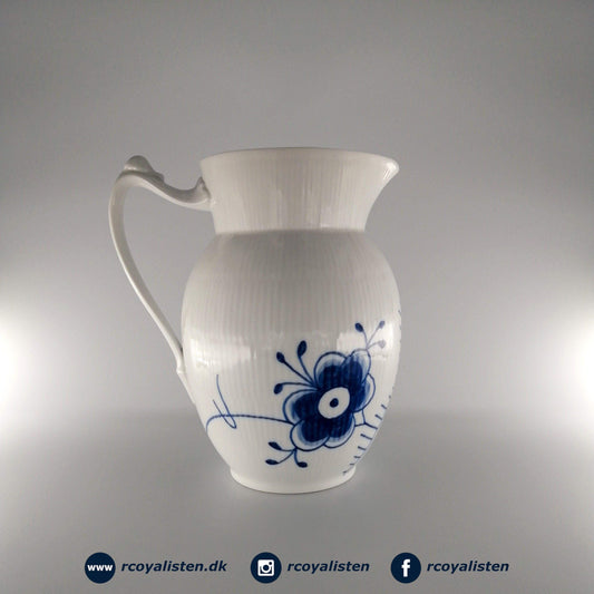 Royal Copenhagen ​Blå Mega Riflet Kande (19,5 cm / 170 cl) - RCoyalisten.dk