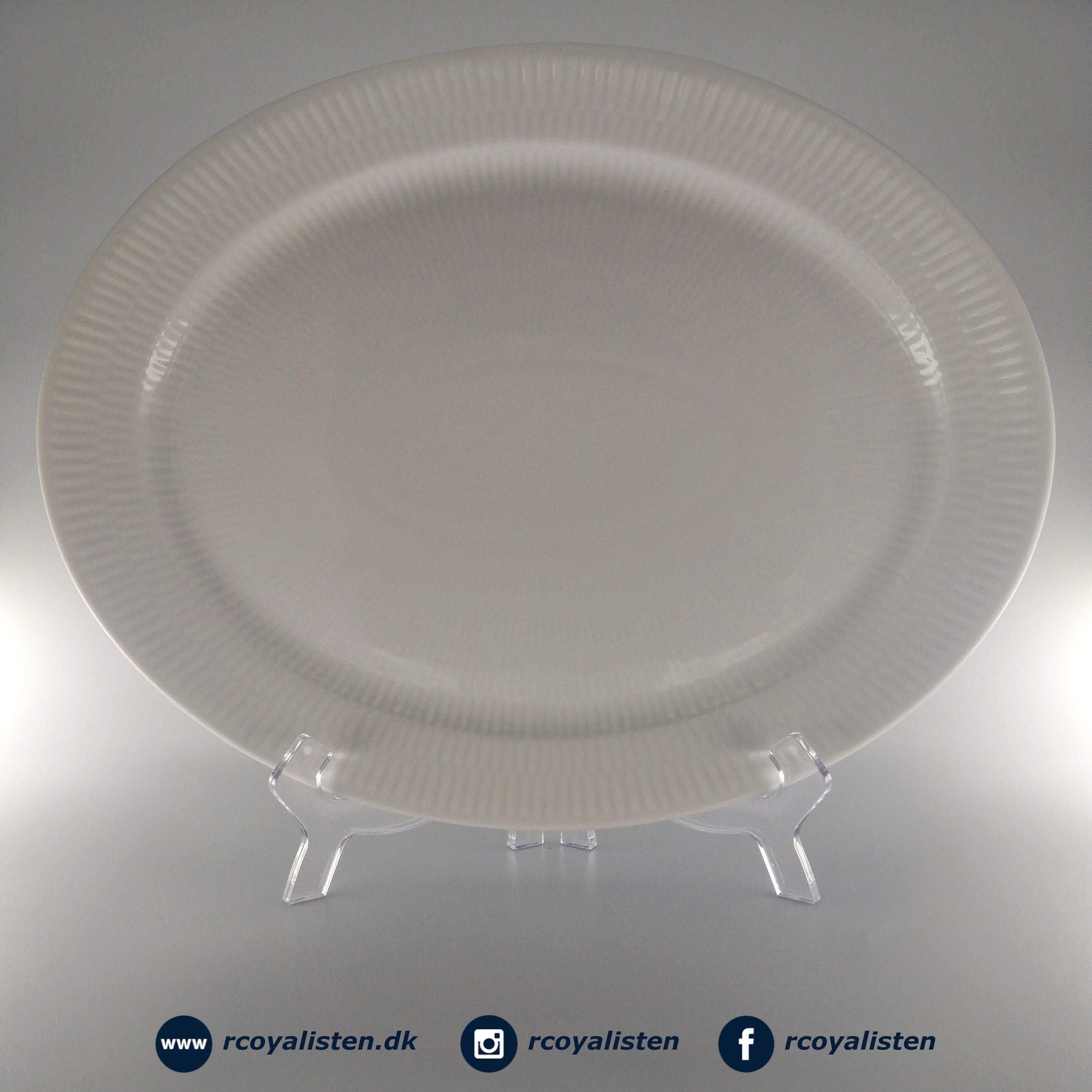 Royal Copenhagen Hvid Riflet Ovalt Fad (34 cm) - RCoyalisten.dk