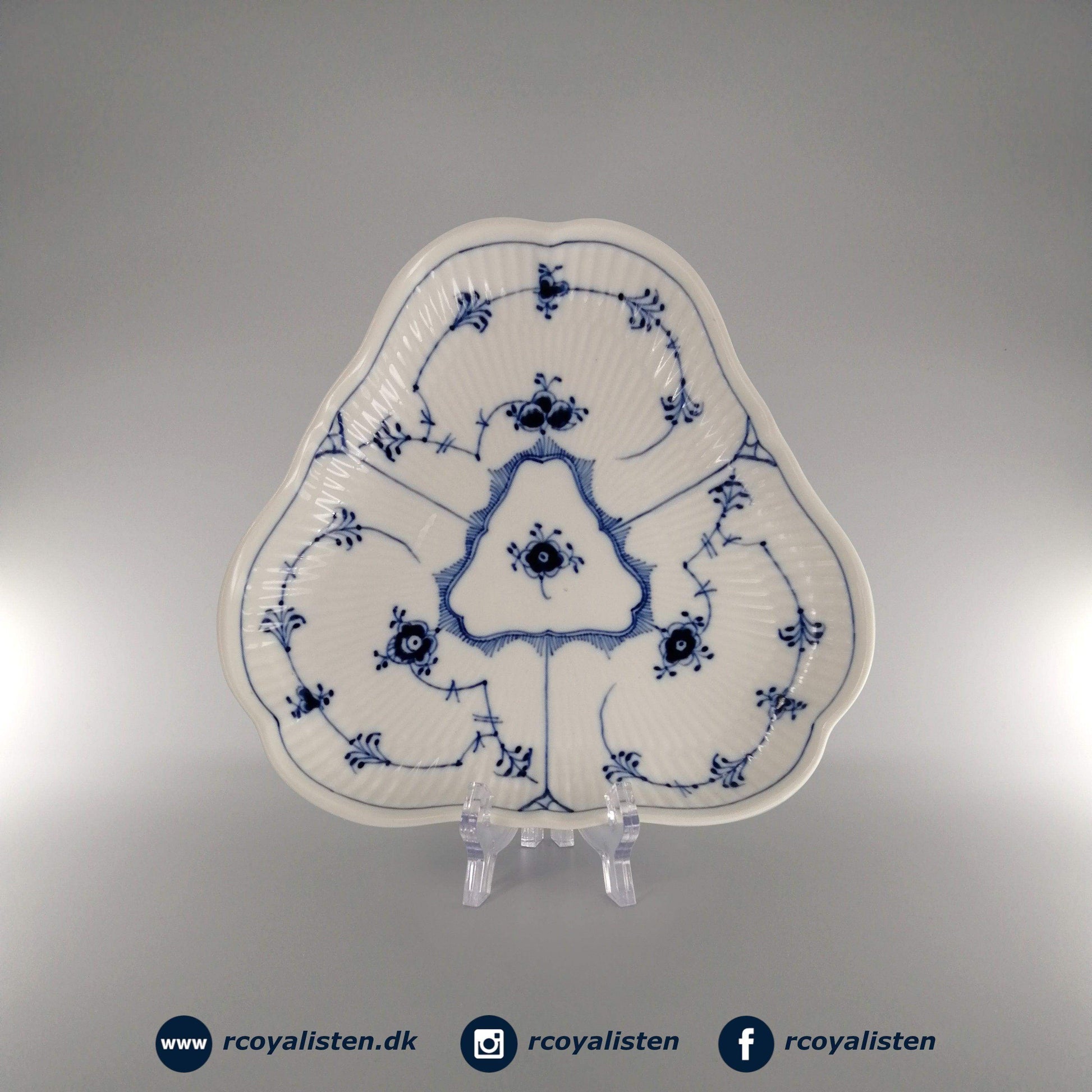 Royal Copenhagen Musselmalet Riflet Trekantet Fad (20,5 cm) - RCoyalisten.dk