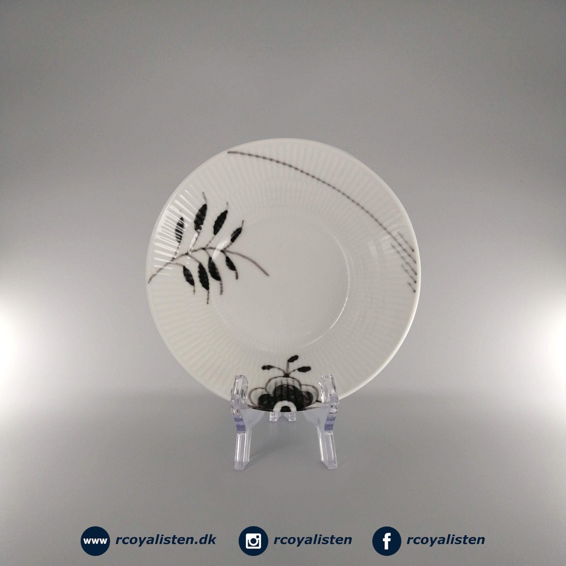 Royal Copenhagen Sort Mega Riflet Dyb Tallerken (17 cm) - RCoyalisten.dk