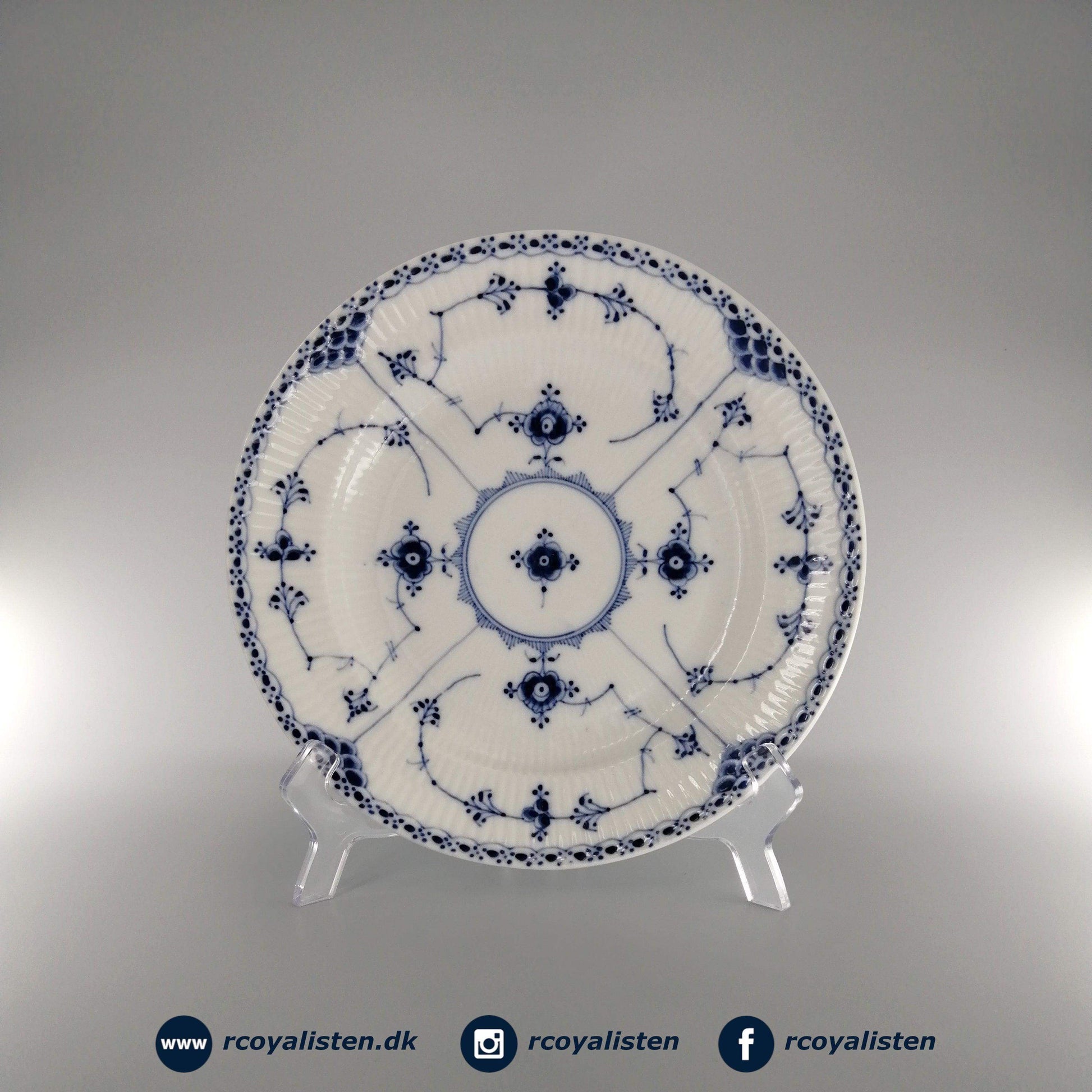 Royal Copenhagen Musselmalet Halvblonde Tallerken (22 cm) - RCoyalisten.dk