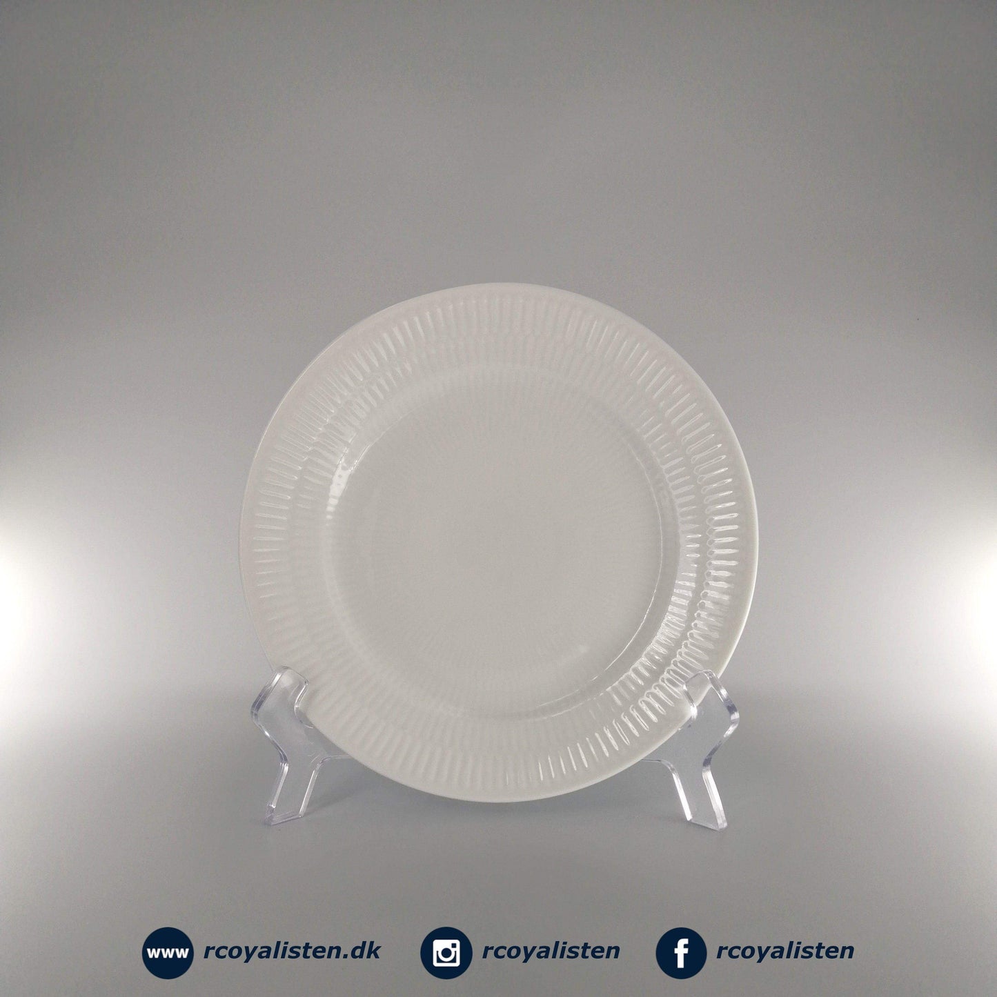 Royal Copenhagen Hvid Riflet Tallerken (19 cm) - RCoyalisten.dk