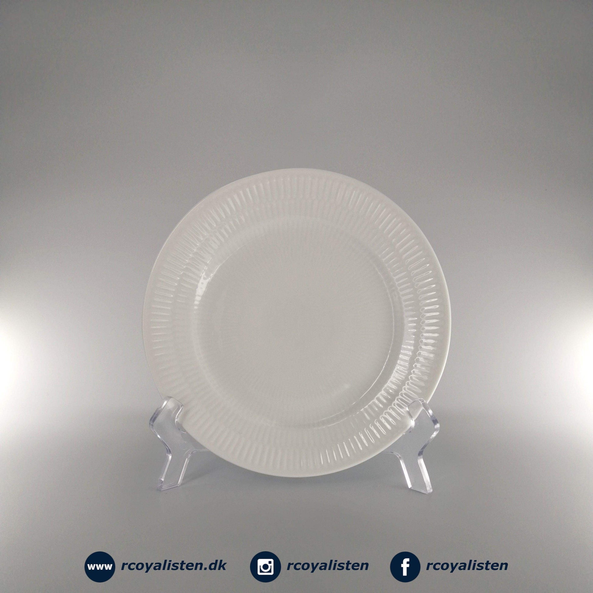 Royal Copenhagen Hvid Riflet Tallerken (19 cm) - RCoyalisten.dk
