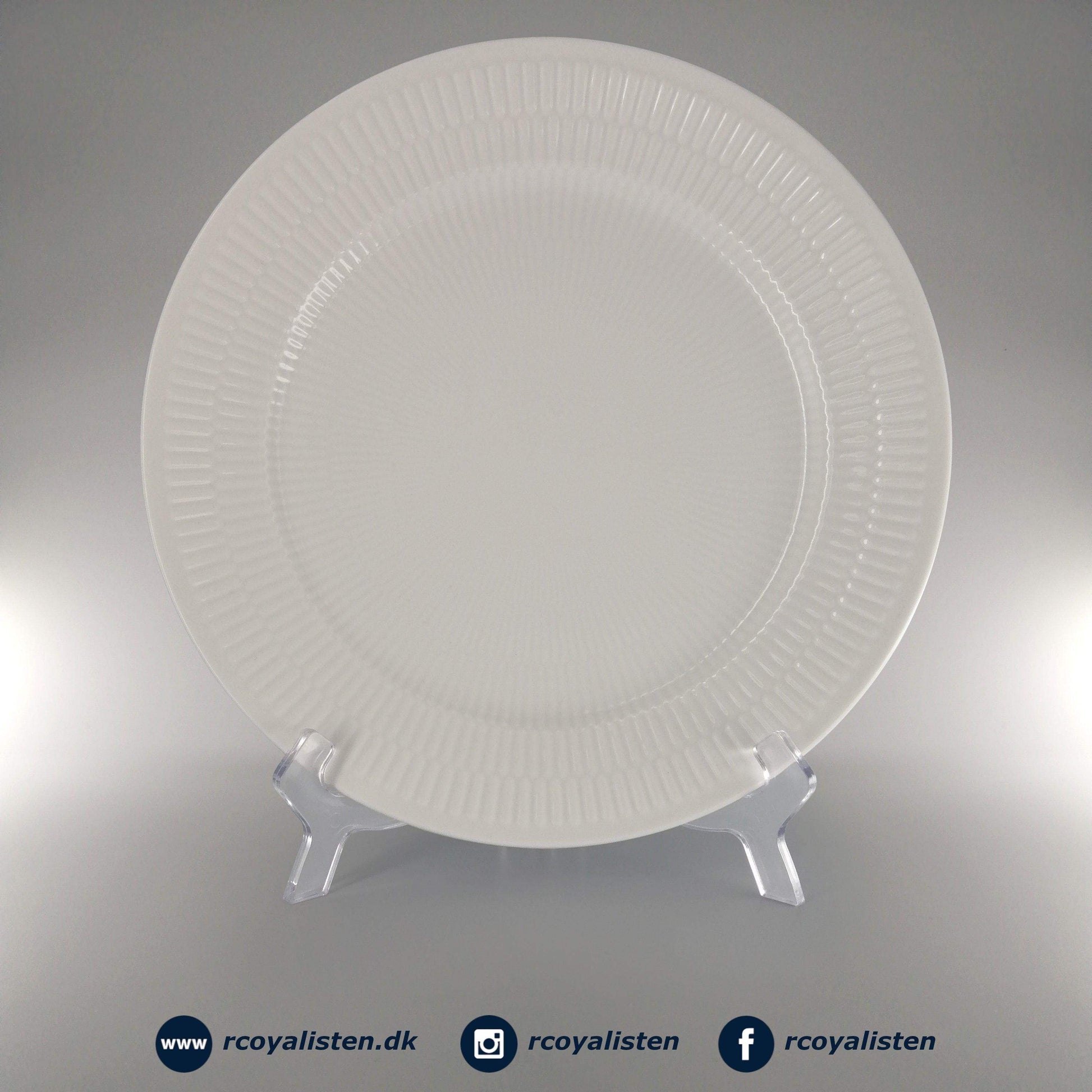 Royal Copenhagen Hvid Riflet Tallerken (27 cm) - RCoyalisten.dk