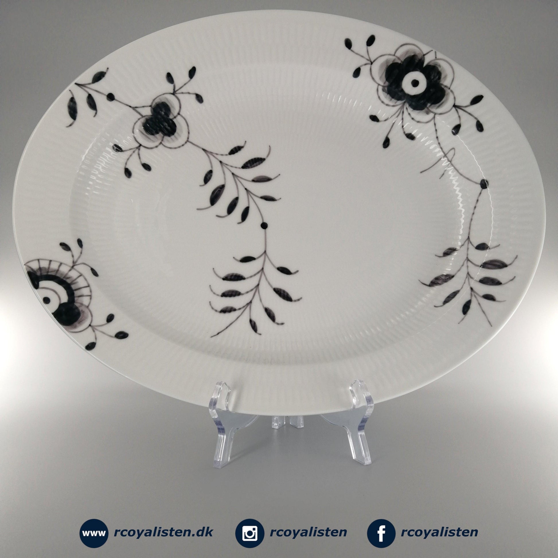 Royal Copenhagen Sort Mega Riflet Ovalt Fad (36,5 cm) - RCoyalisten.dk