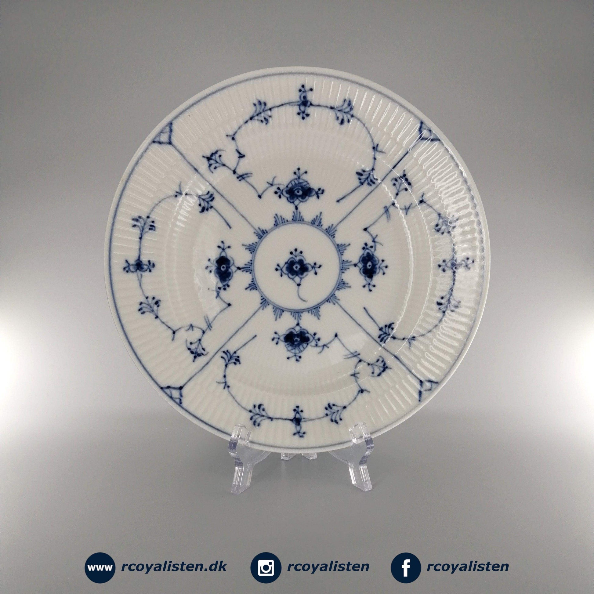 Royal Copenhagen Musselmalet Riflet Tallerken (23 cm) - RCoyalisten.dk
