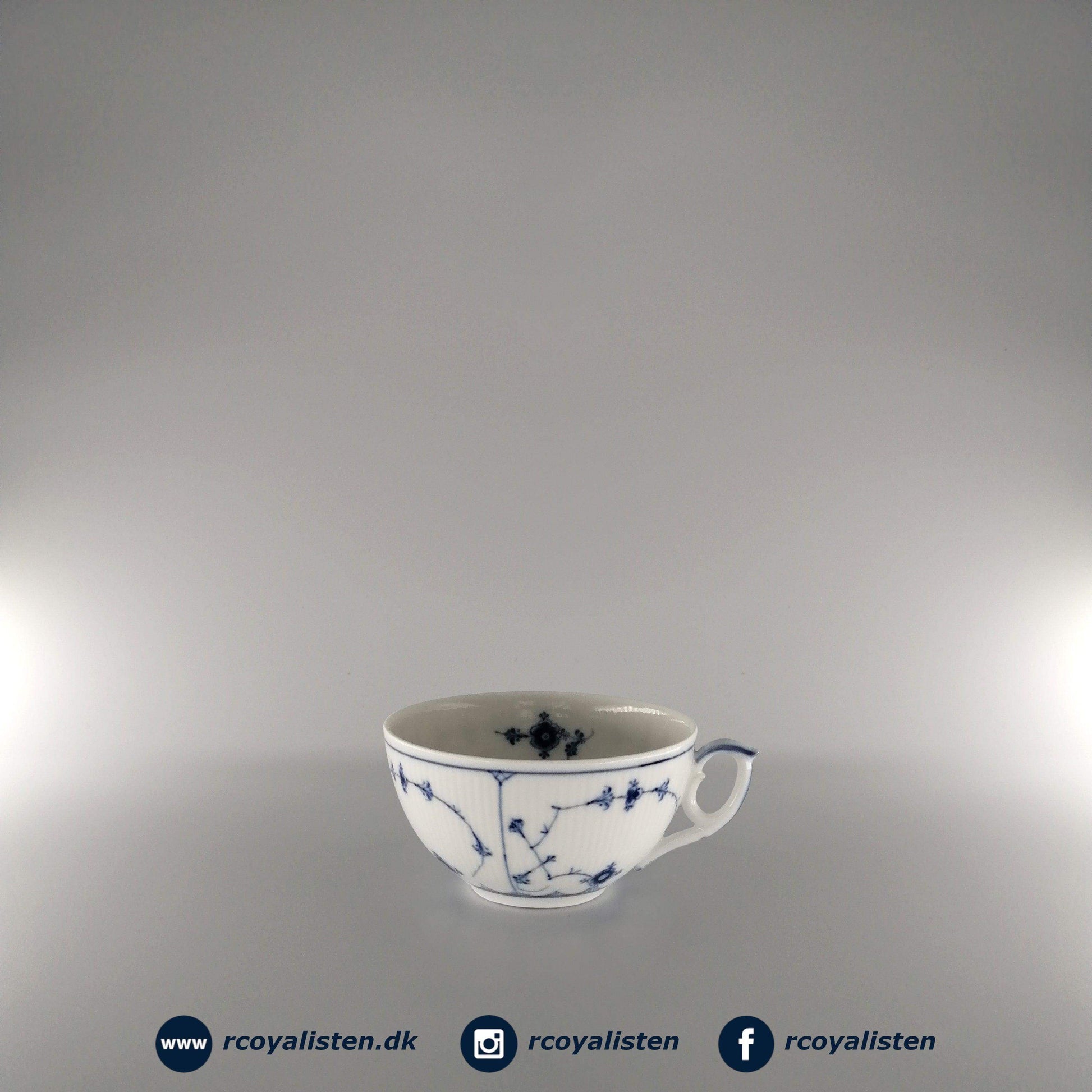 Royal Copenhagen Musselmalet Riflet Thekop Stor (35 cl) - RCoyalisten.dk